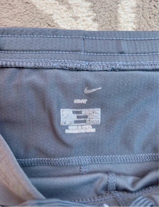 Pantalón corto Nike gris y rojo Talla M