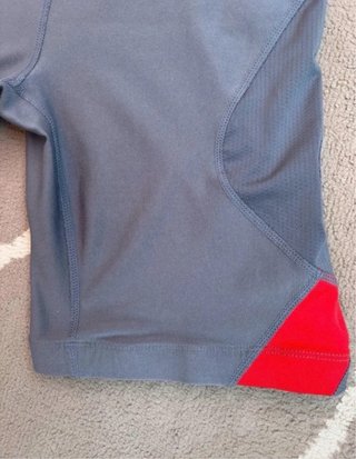 Pantalón corto Nike gris y rojo Talla M