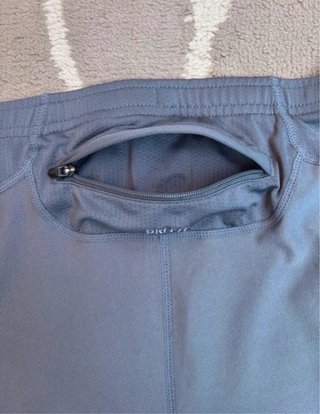 Pantalón corto Nike gris y rojo Talla M