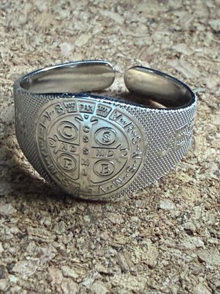 Anello San Benito in Acciaio Inossidabile Aperto