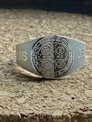 Anello San Benito in Acciaio Inossidabile Aperto