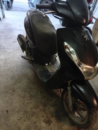 Peugeot Kisbee 49cc Scooter Negro solo despieces