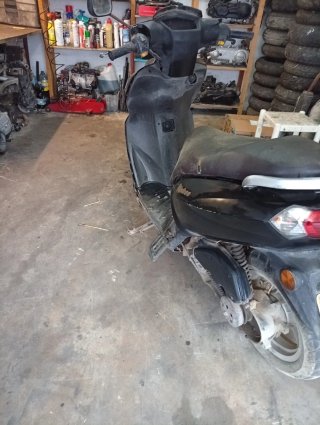 Peugeot Kisbee 49cc Scooter Negro solo despieces