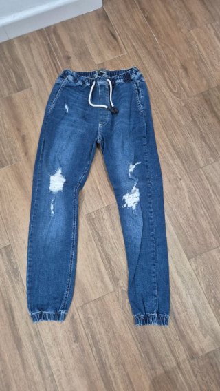 Pantalón jogger vaquero desgastado