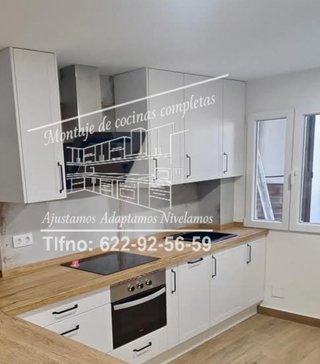 Montaje de cocina con instalación de encimeras y+