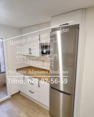 Montaje de cocina con instalación de encimeras y+