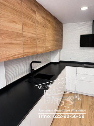 Montaje de cocina con instalación de encimeras y+