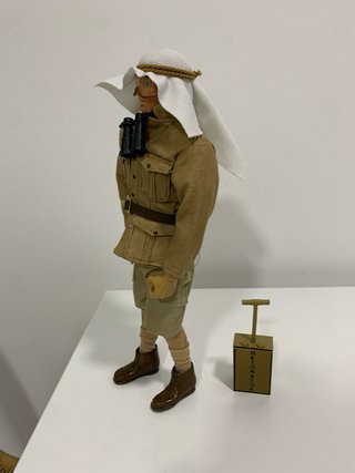 Figura Geyperman custom militar desierto