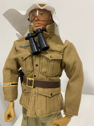 Figura Geyperman custom militar desierto