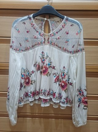 Camisa blanca bordada manga larga