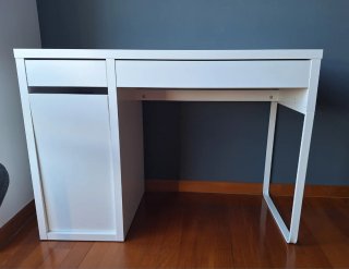Escritorio y Silla Blanca