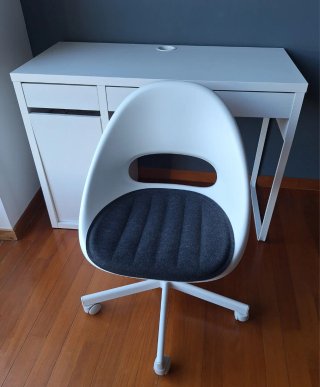 Escritorio y Silla Blanca
