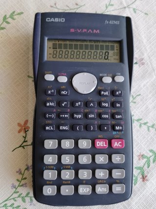 Calculadora Científica Casio fx-82MS