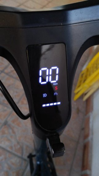 Patinete Eléctrico marca cecotec bongo 1200w