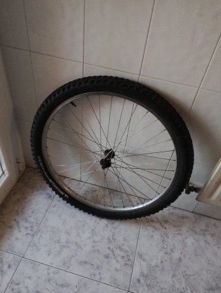 Rueda delantera Bici Montaña 26x2.10