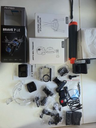 Cámara acuática Akaso Brave 7 LE pack moto / agua