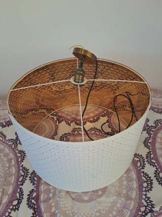 Lámpara de techo Ikea blanca y dorada