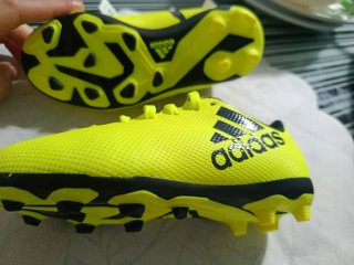 Scarpe da calcio Adidas Neon per bambini