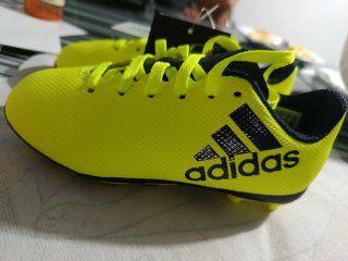 Scarpe da calcio Adidas Neon per bambini