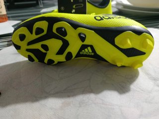 Scarpe da calcio Adidas Neon per bambini