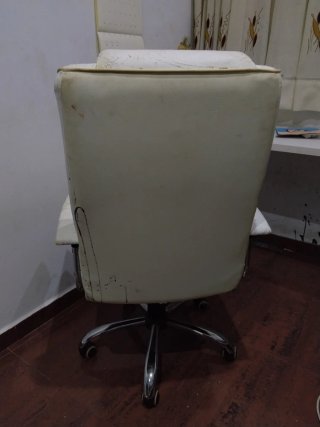 Sillas escritorio regulable con ruedas (dos a 10€)