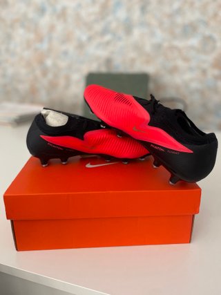 Scarpe da calcio Nike Phantom FG nuove