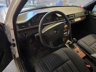 Mercedes-Benz 300 1993