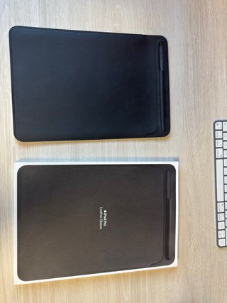 Funda para iPad de Piel Negra OFICIAL