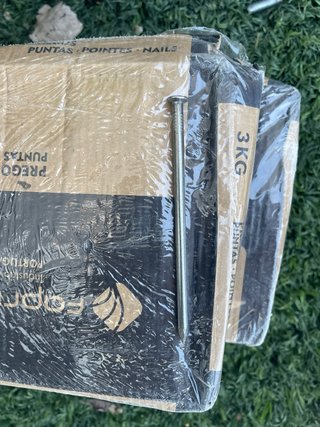 Clavos de hierro 3kg 5 € cada caja
