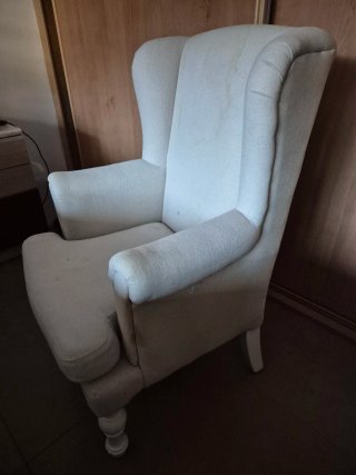 Sillón orejero infantil beige