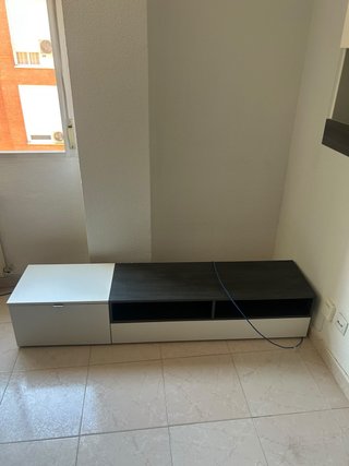 Mueble TV blanco y marrón