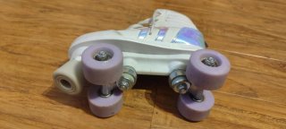 Pattini bianchi con dettagli iridescenze