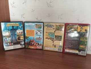 Lote de 4 juegos de estrategia de gestión para PC.