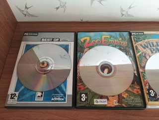 Lote de 4 juegos de estrategia de gestión para PC.