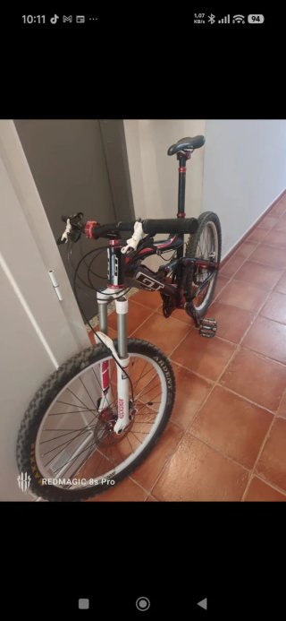 Bicicleta de Montaña GT Doble Suspensión