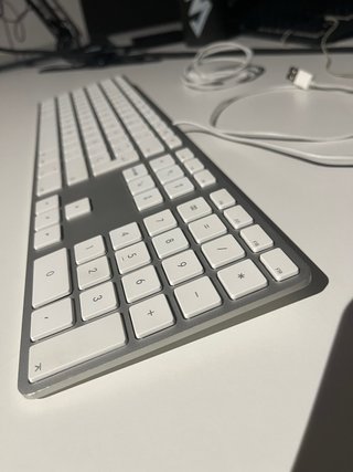 Apple Keyboard con Keypad numérico-Ñ MODELO A1243
