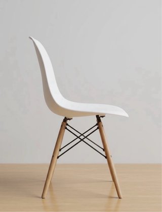 Silla de escritorio blanca y madera