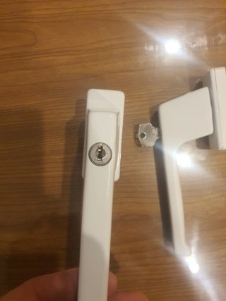 Manillas PVC Blancas con Llave (2 Unidades)
