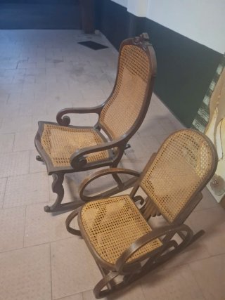 Juego de 2 Sillas Mecedoras Antiguas