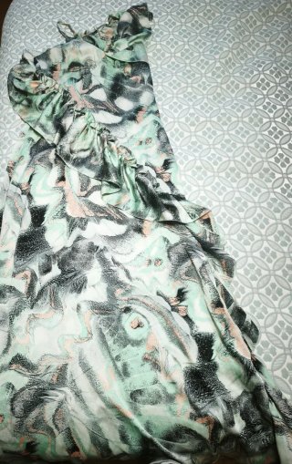 Vestido de fiesta con volantes