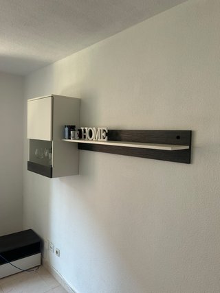 Mueble de salón con baldas