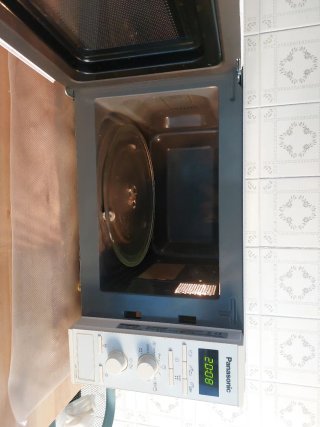 Microondas Panasonic NN-J151WM