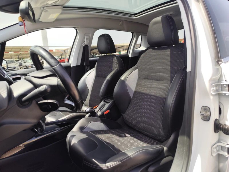 Peugeot 2008 1.2 Pure Tech S&S Allure EAT6 (2016) 2016, foto 9