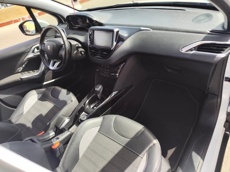 Peugeot 2008 1.2 Pure Tech S&S Allure EAT6 (2016) 2016, foto 13