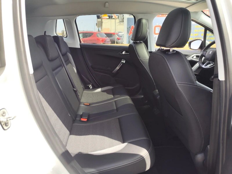 Peugeot 2008 1.2 Pure Tech S&S Allure EAT6 (2016) 2016, foto 14
