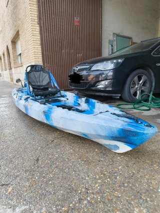 Kayak de pesca a pedales