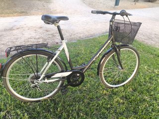 Bicicleta Orbea Paseo Negra y Blanca