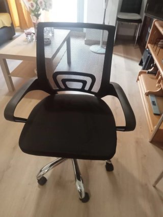 Silla de escritorio ergonómica negra
