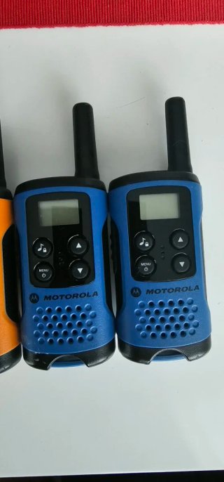 Walkie Talkie Motorola T41 (Naranja y Azul)