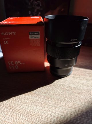 Sony FE 85mm f/1.8
